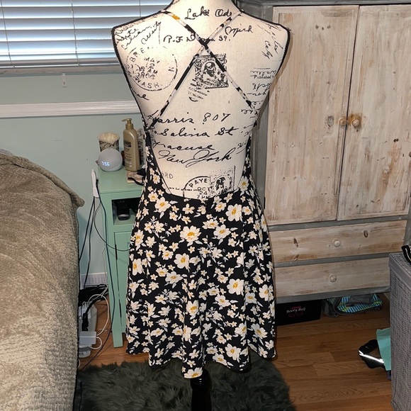 Forever 21 floral dress - Picture 2 of 5